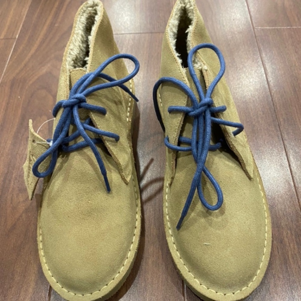 Genuine leather shoes / slippers